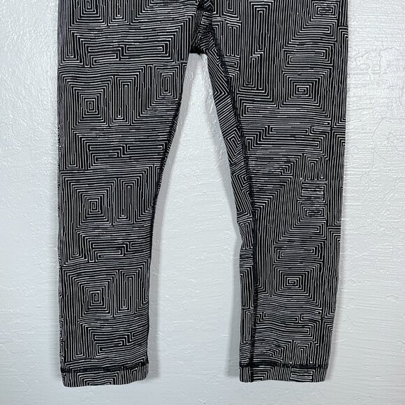 Lululemon Women 6 Black White Jacquard Wunder Under Crop III Leggings Wicking - Picture 2 of 9